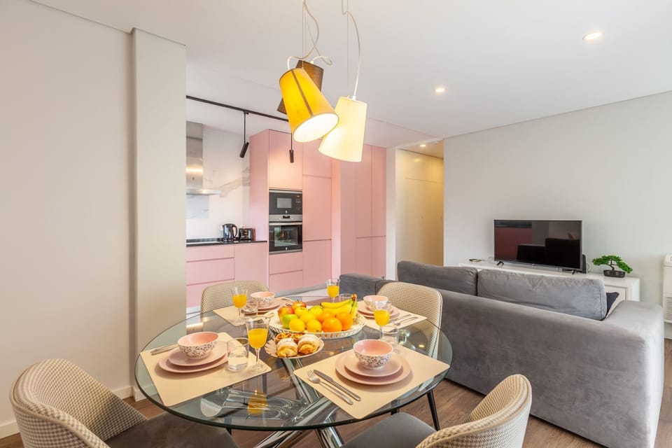 House | 2 bedrooms, desk