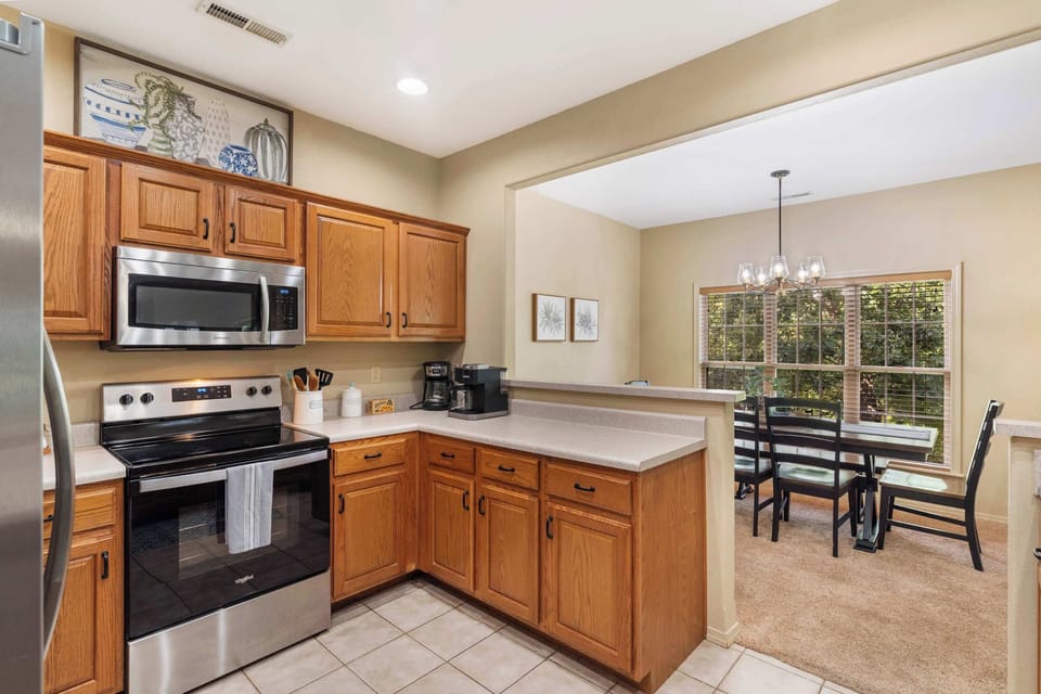 Condo, Multiple Beds, Balcony, Garden View (The Fairway Getaway) | Private kitchen