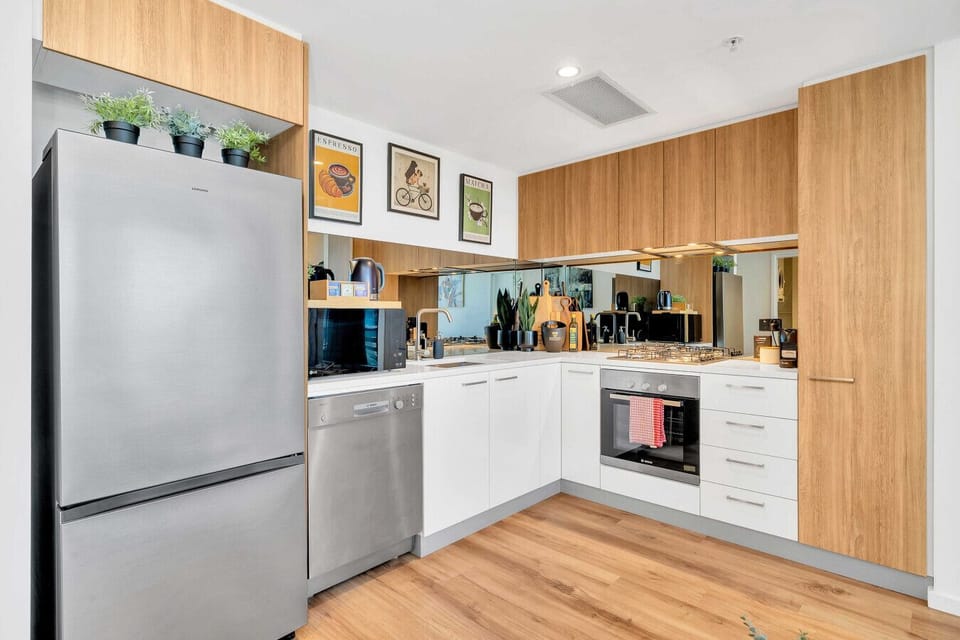 Fully-equipped kitchen with stylish prints