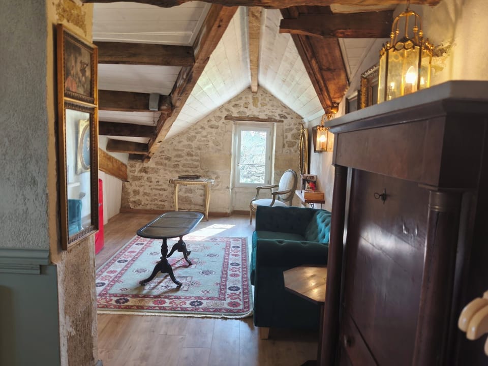 Comfort Room, Garden View | Iron/ironing board, free WiFi