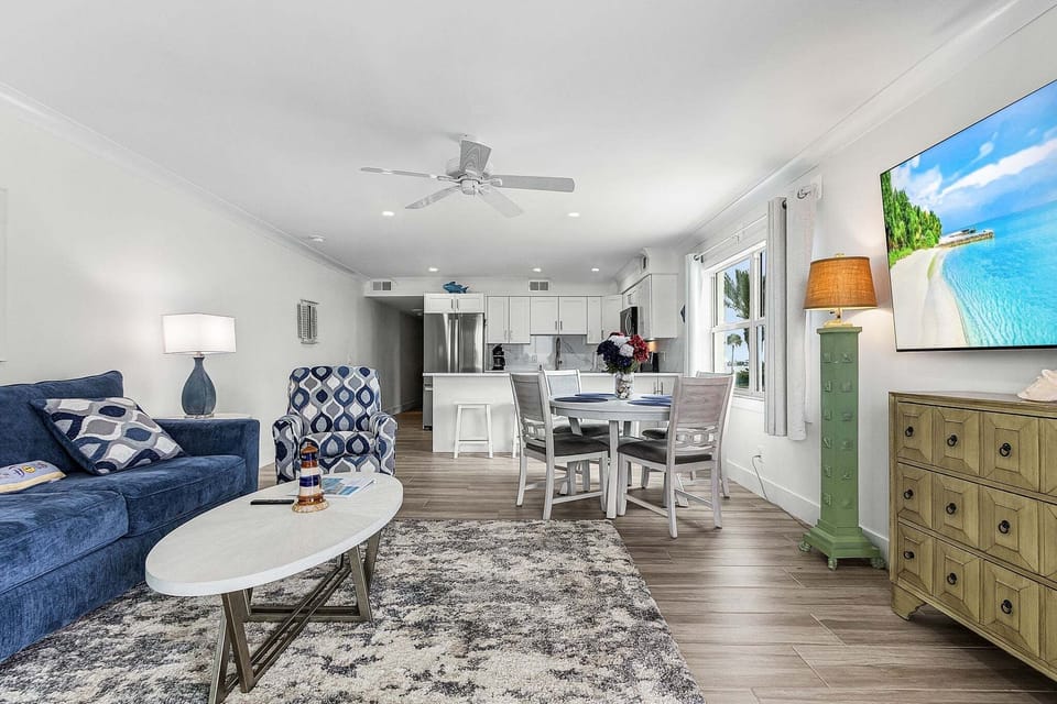 Condo, 2 Bedrooms | Living area | Smart TV