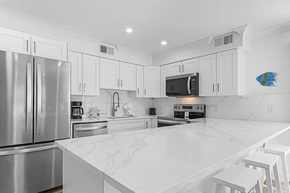 Condo, 2 Bedrooms | Private kitchen | Fridge, oven, coffee/tea maker, toaster