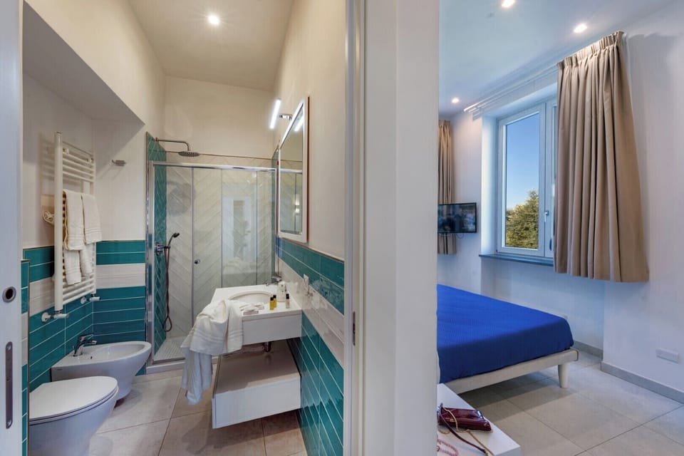 Comfort Double Room | In-room safe, free WiFi