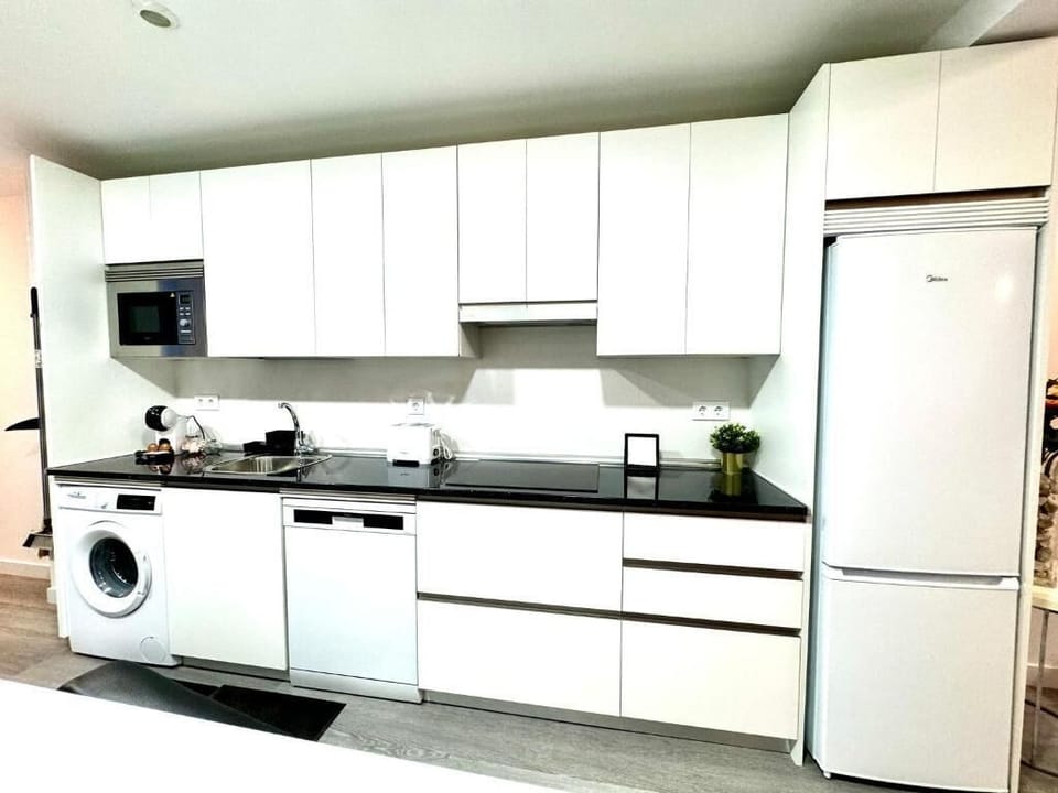 Grand Apartment | Private kitchen | Coffee/tea maker