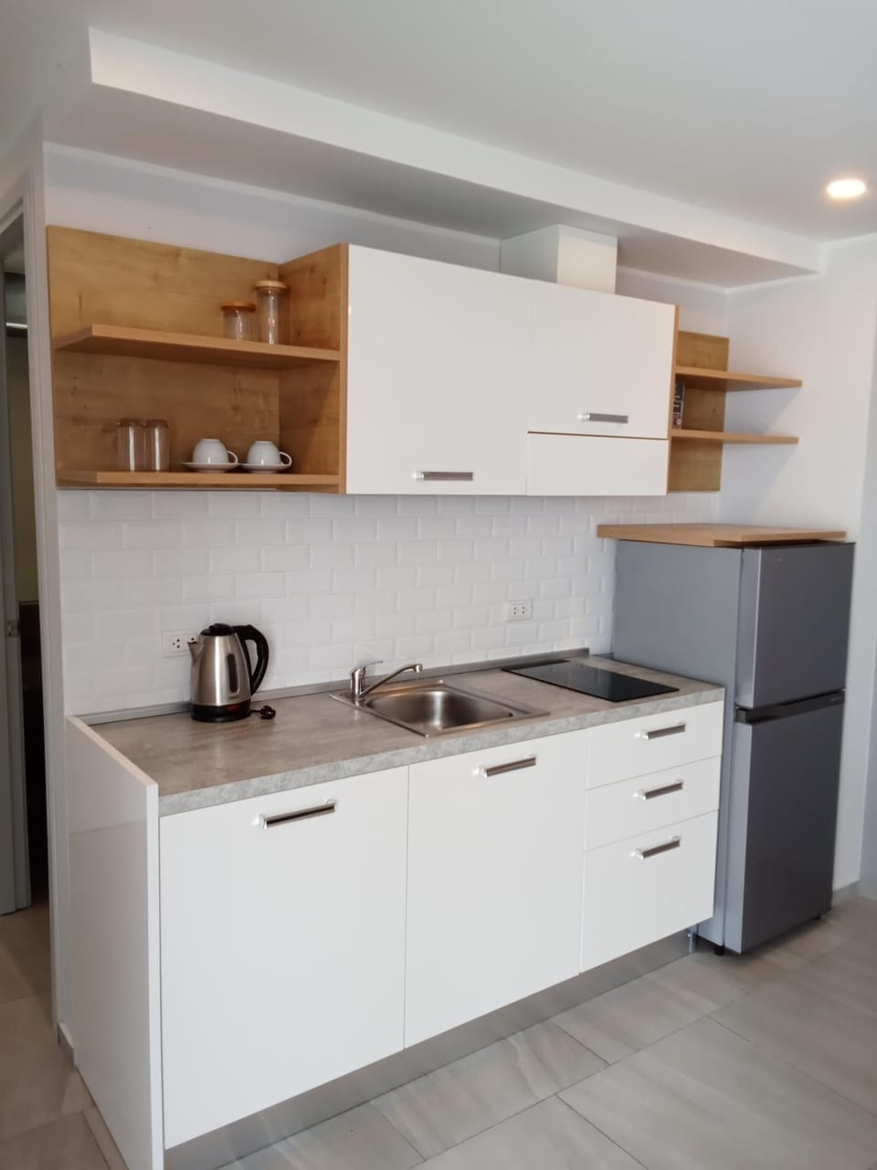 Apartment, Balcony, Mountain View | Private kitchen | Electric kettle