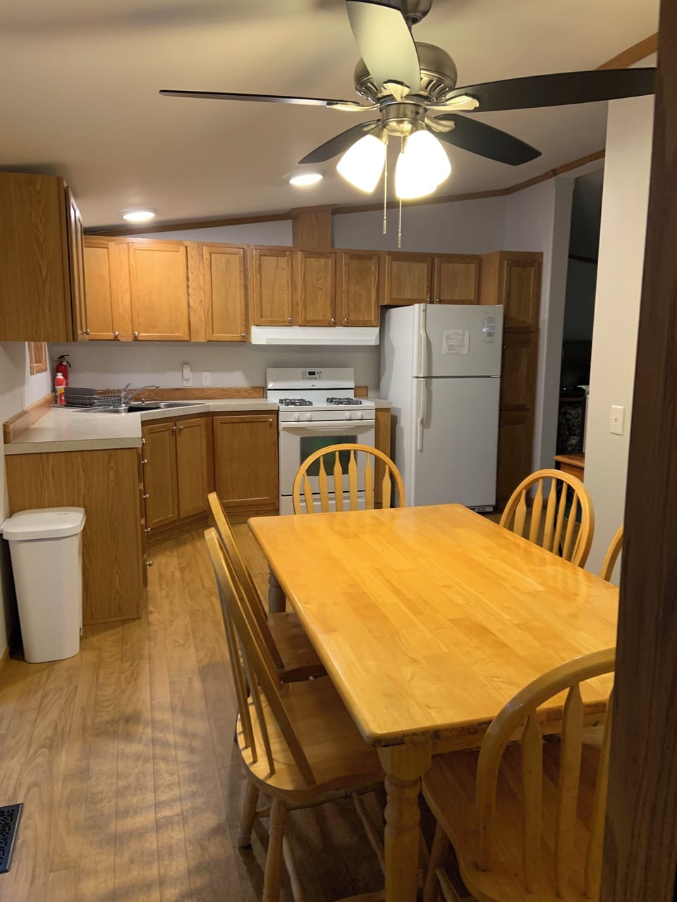 Eat-in Side of Kitchen