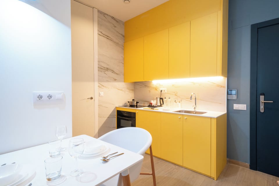 Deluxe Apartment, Courtyard View | WiFi (free), individually decorated, individually furnished, bed sheets