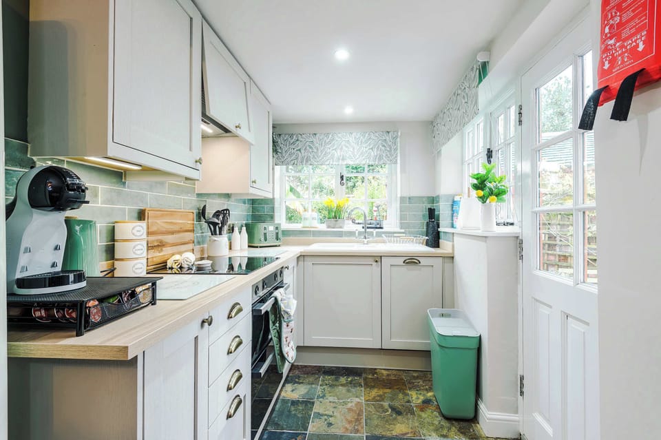 The fully equipped kitchen has everything you need to cook away from home - you can also enjoy a lovely garden view!