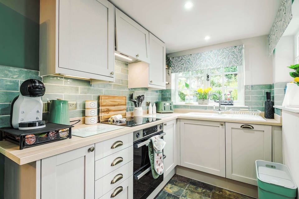 The fully equipped kitchen has everything you need to cook away from home - you can also enjoy a lovely garden view!