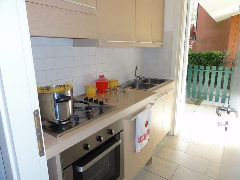 Apartment, 2 Bedrooms, Patio, Garden View | Interior