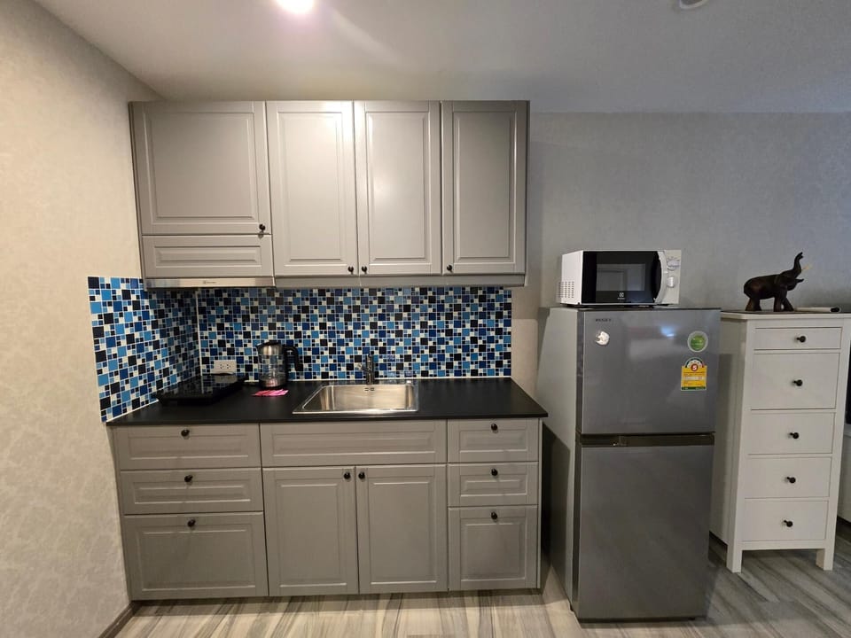 Apartment, Balcony, Pool View | Private kitchenette