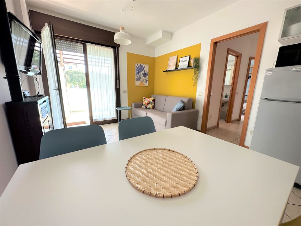 Apartment, 2 Bedrooms, Balcony, City View | Living room
