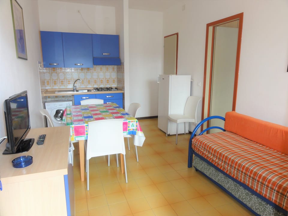 Apartment, 1 Bedroom, Balcony | Living room