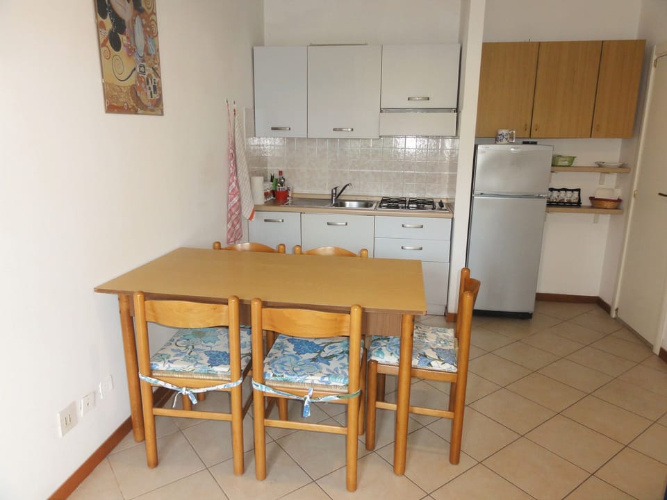 Apartment, 1 Bedroom, Patio | Dining room