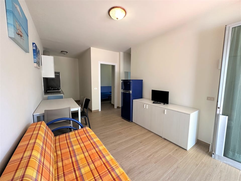 Apartment, 2 Bedrooms, Balcony, City View | Room amenity