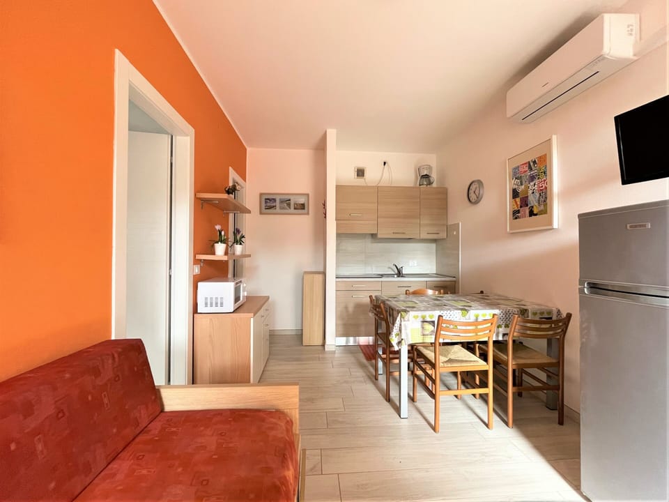 Apartment, 1 Bedroom, Balcony, Garden View | Living room