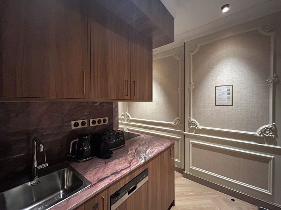 Apartment, Courtyard View | Private kitchen | Fridge, microwave, stovetop, electric kettle