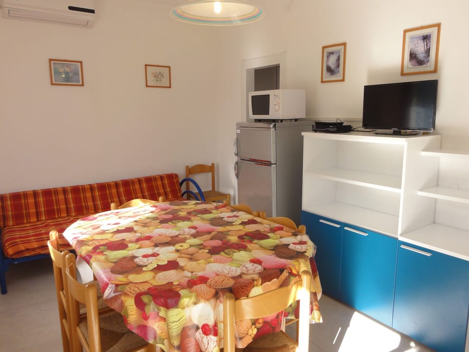 Apartment, 3 Bedrooms, Garden View | Room amenity