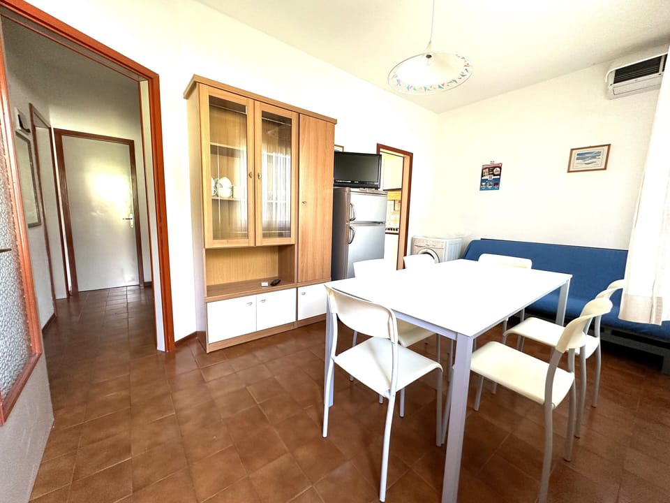 Apartment, 3 Bedrooms, Balcony, Garden View | Dining room
