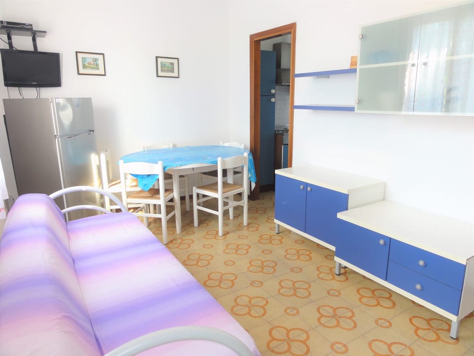 Apartment, 3 Bedrooms, Balcony | Interior