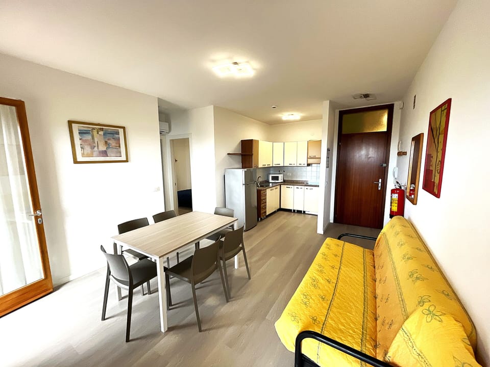 Apartment, 2 Bedrooms, Balcony, Ocean View | Dining room