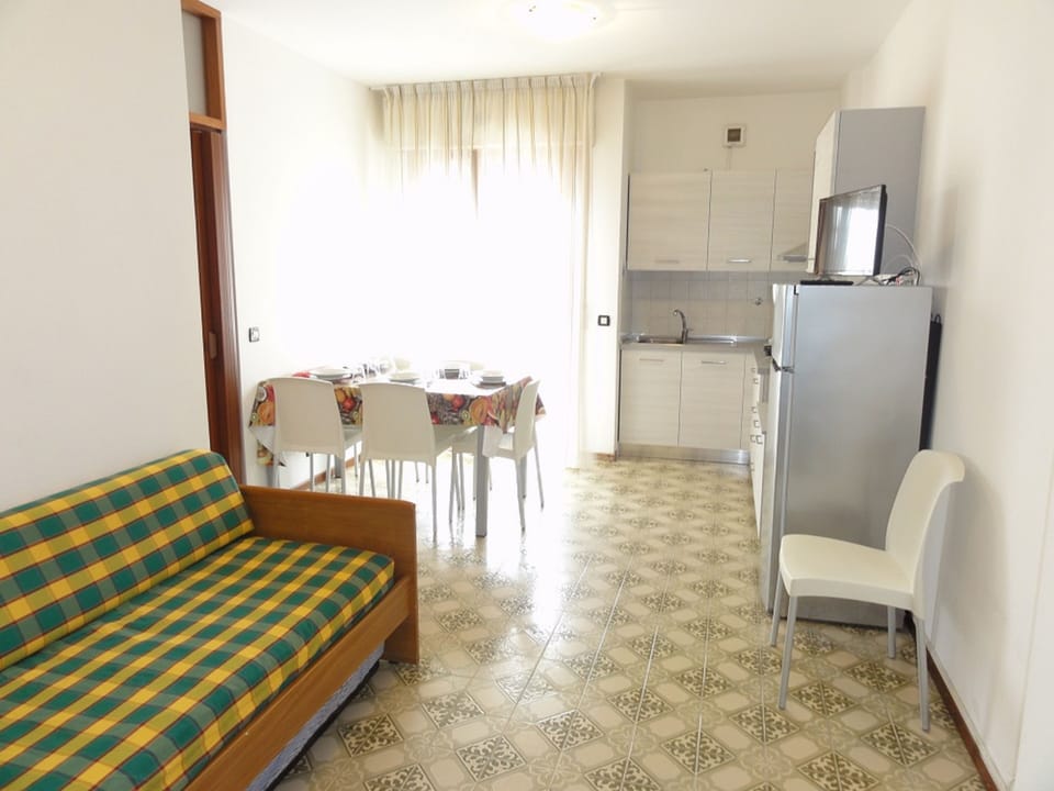 Apartment, 2 Bedrooms, Balcony, Ocean View | Living room