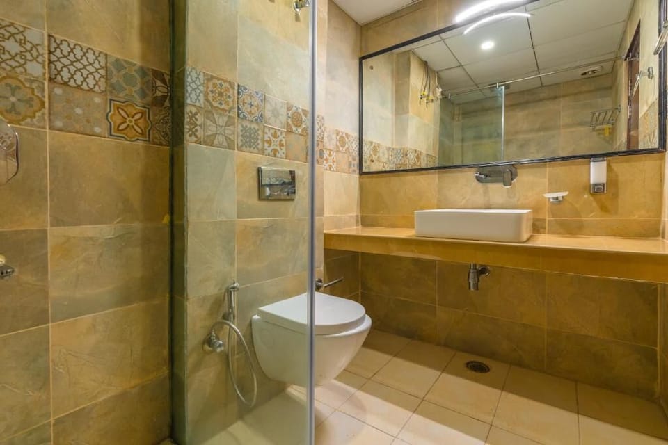 Superior Double Room with Balcony and Mountain View | Bathroom | Shower, hair dryer