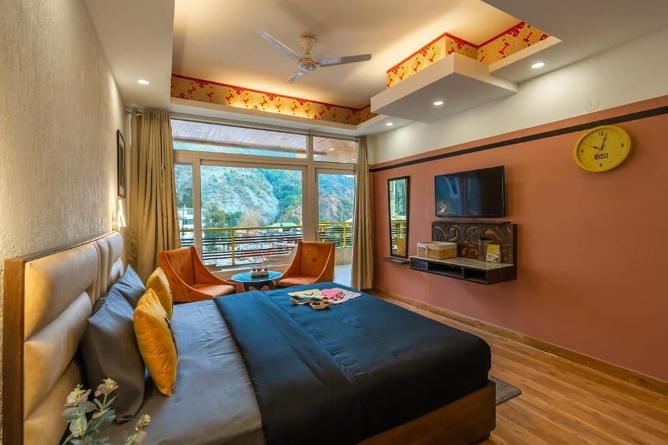 Deluxe Double Room with Balcony and Mountain View | Desk, blackout drapes, iron/ironing board, free WiFi