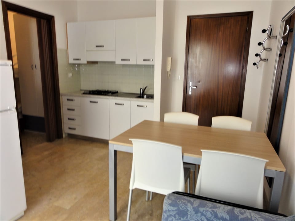 Apartment, 1 Bedroom, Balcony | Dining room