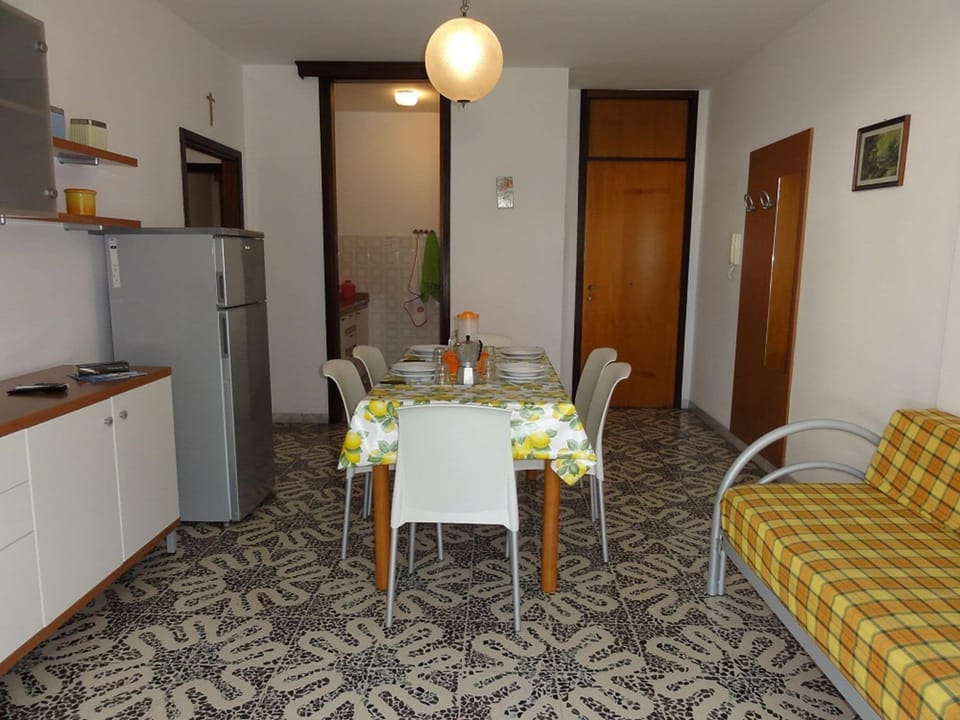Apartment, 2 Bedrooms, Balcony | Dining room