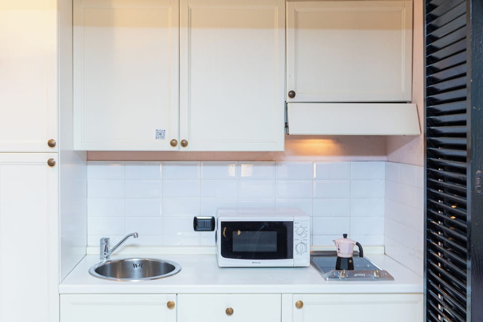 Apartment | Private kitchen | Microwave, espresso maker, coffee/tea maker