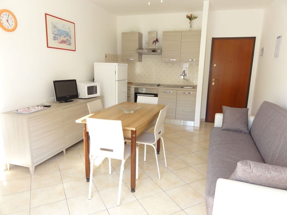 Apartment, 1 Bedroom, Balcony | Living room