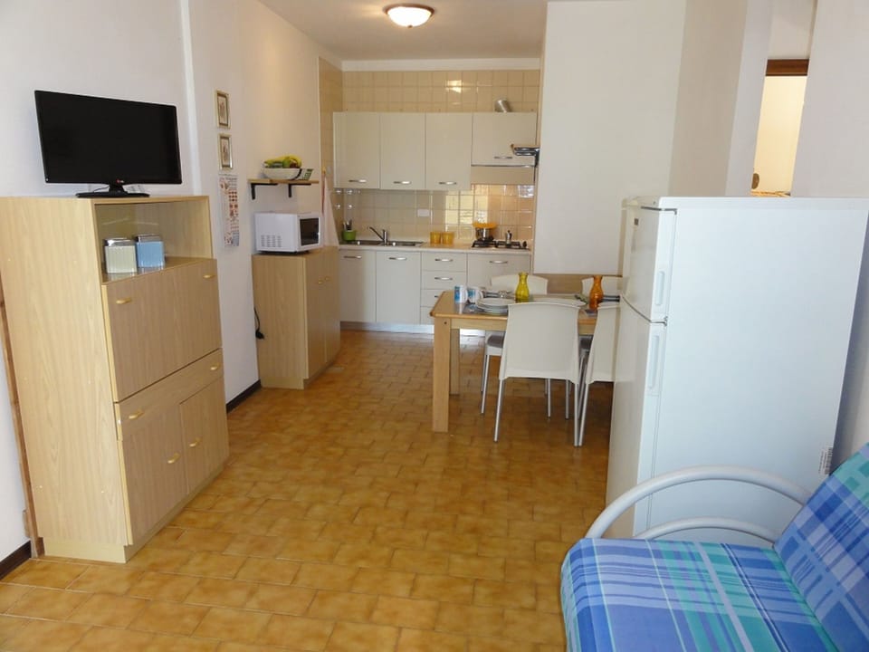 Apartment, 2 Bedrooms, Balcony, City View | Room amenity