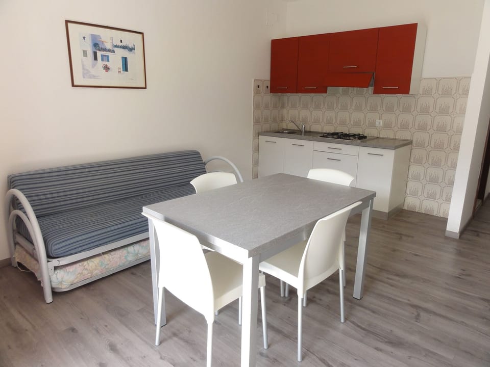 Studio, Balcony, City View | Interior