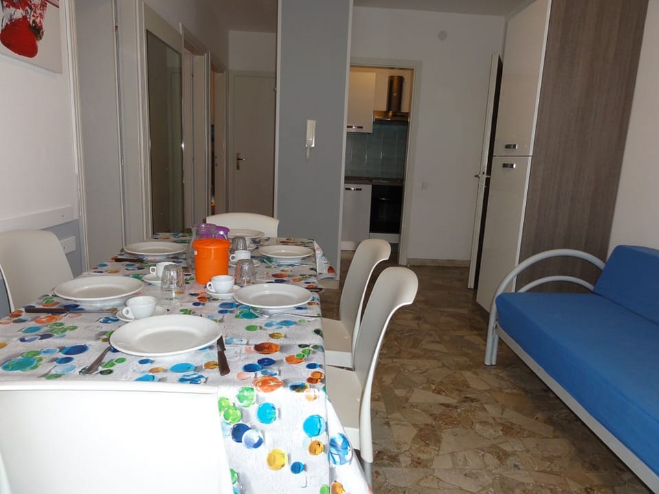 Apartment, 3 Bedrooms, Balcony | Dining room