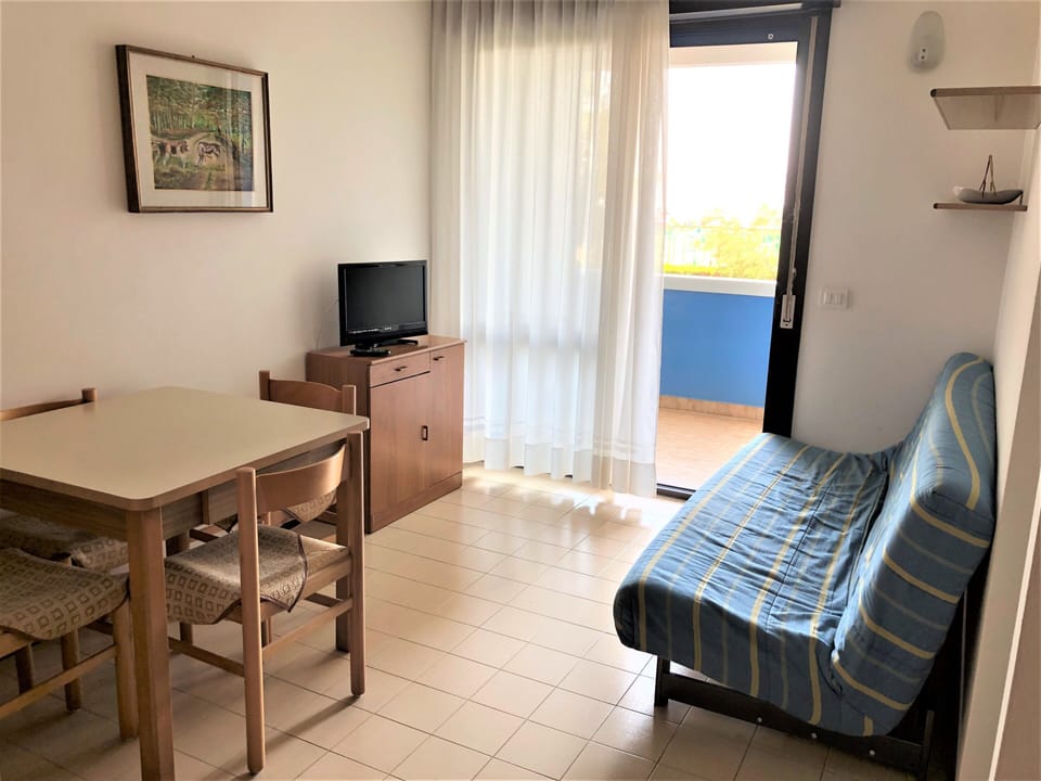 Apartment, 1 Bedroom, Balcony, Ocean View | Interior