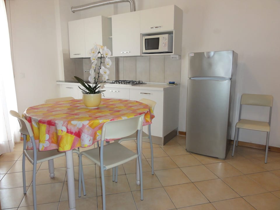 Apartment, 2 Bedrooms, Balcony, Ocean View | Dining room
