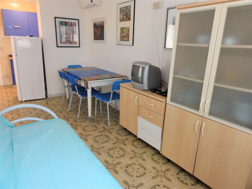 Apartment, 1 Bedroom, Patio, Garden View | Living room