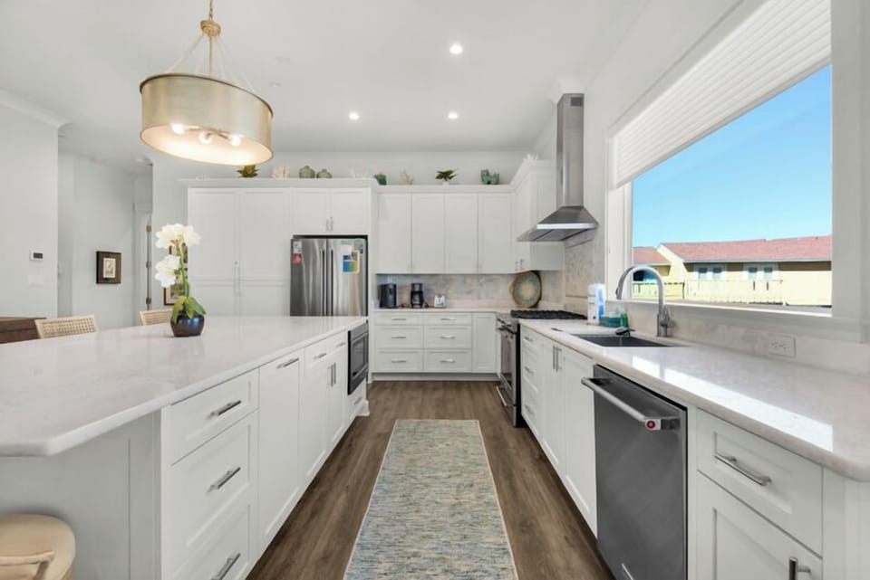 Full kitchen