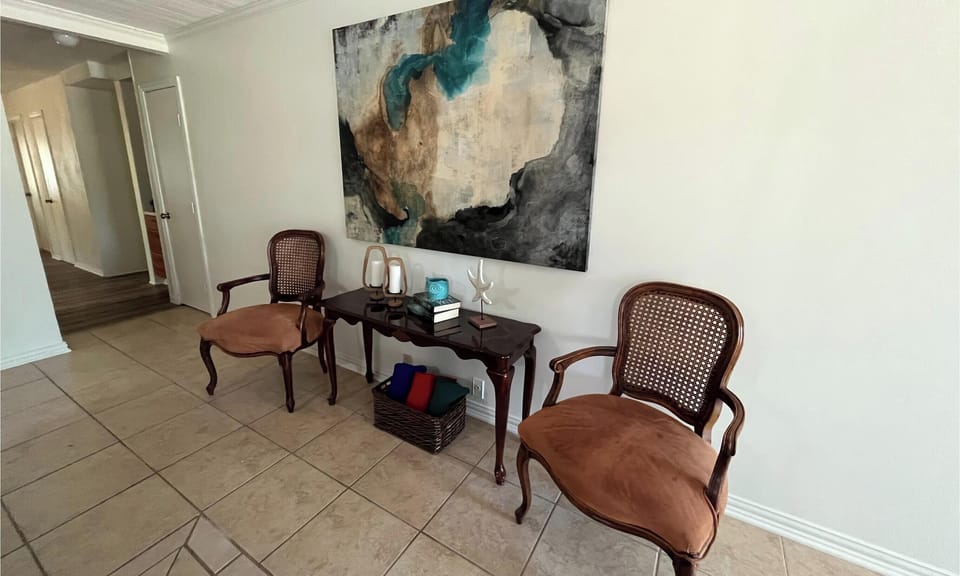 Living Room photo 3