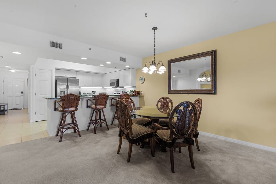 Dining and eat-in bar seating