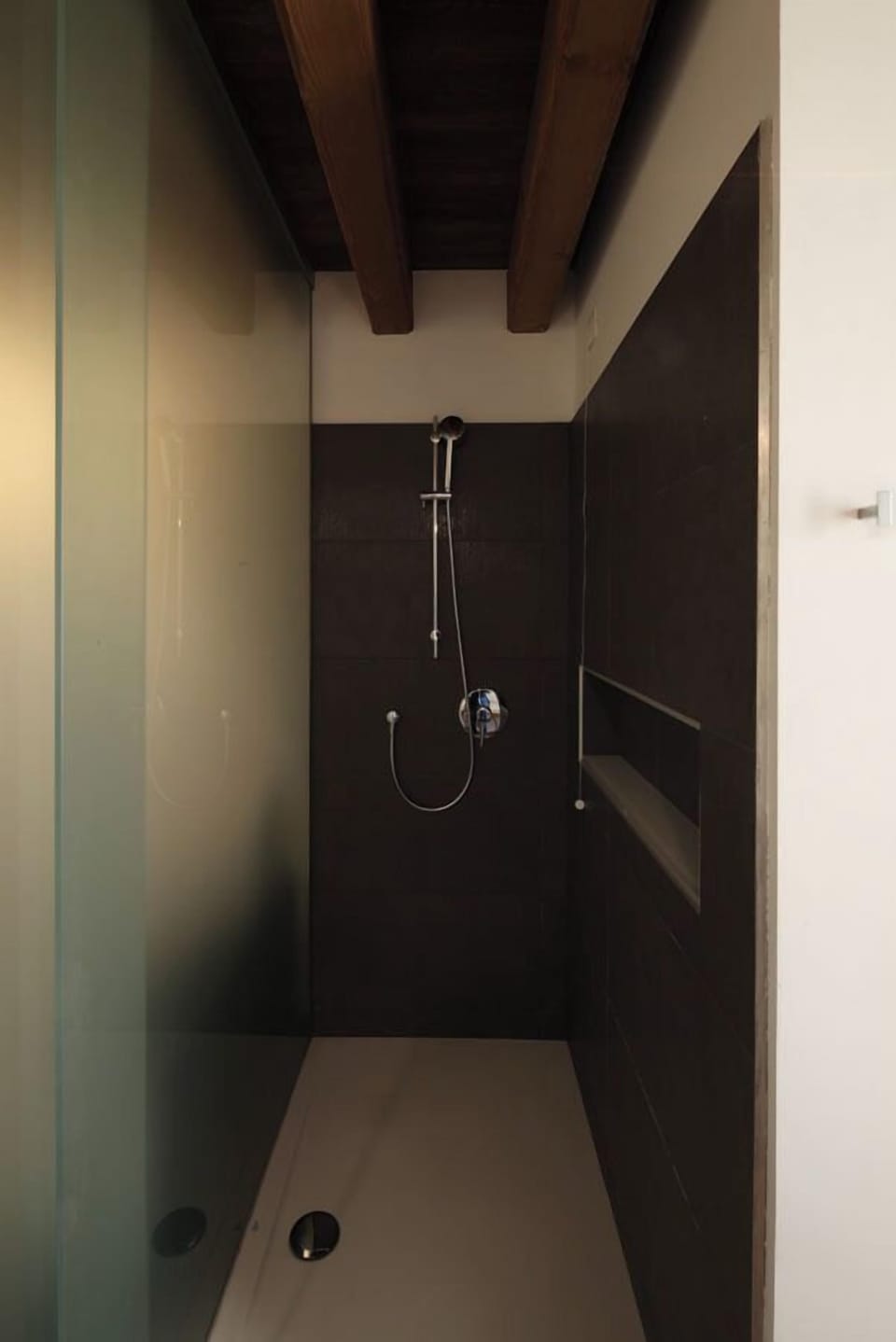 Business Quadruple Room | Bathroom | Shower, free toiletries, hair dryer, bidet