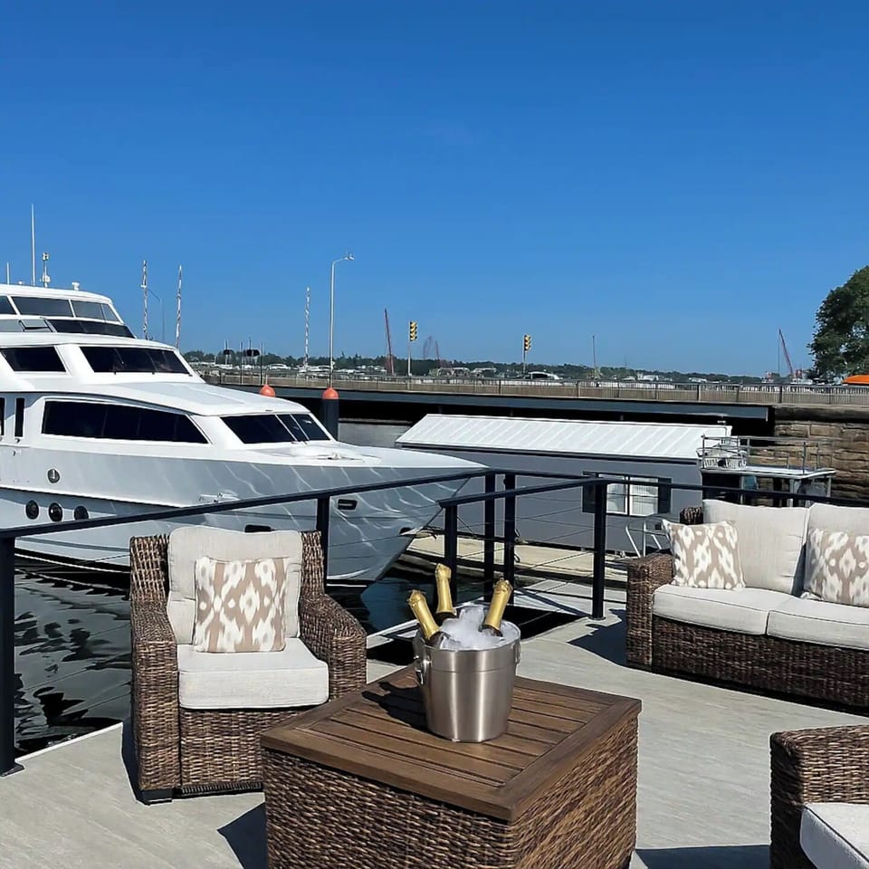 Top deck seating