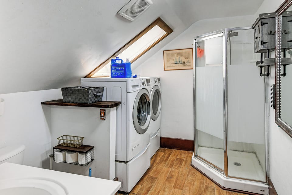 Bathroom | 2nd Floor