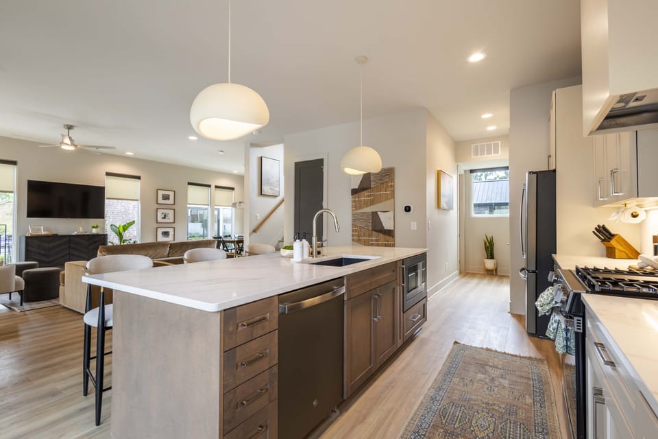 Gorgeous kitchen and open concept home perfect for family gatherings