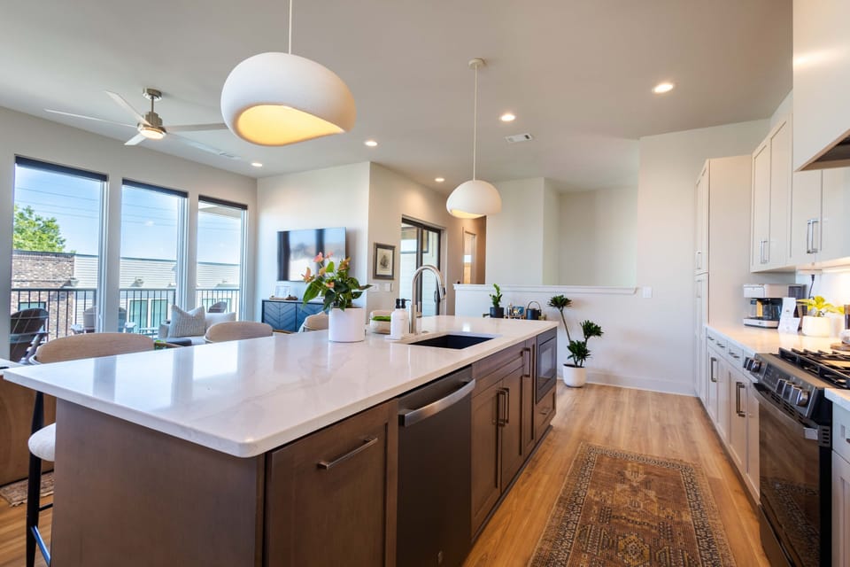 Open concept living/kitchen
