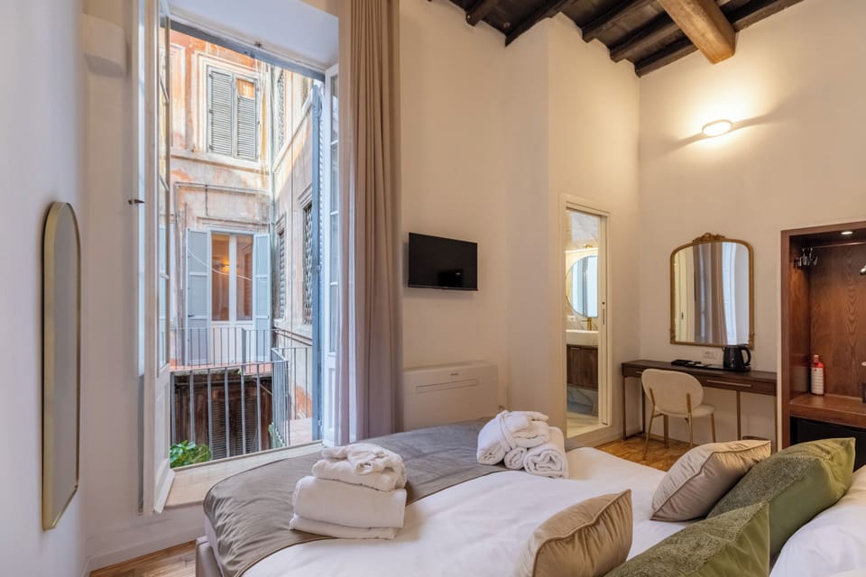 Superior Double Room, 1 King Bed, Balcony | Minibar, in-room safe, blackout drapes, soundproofing