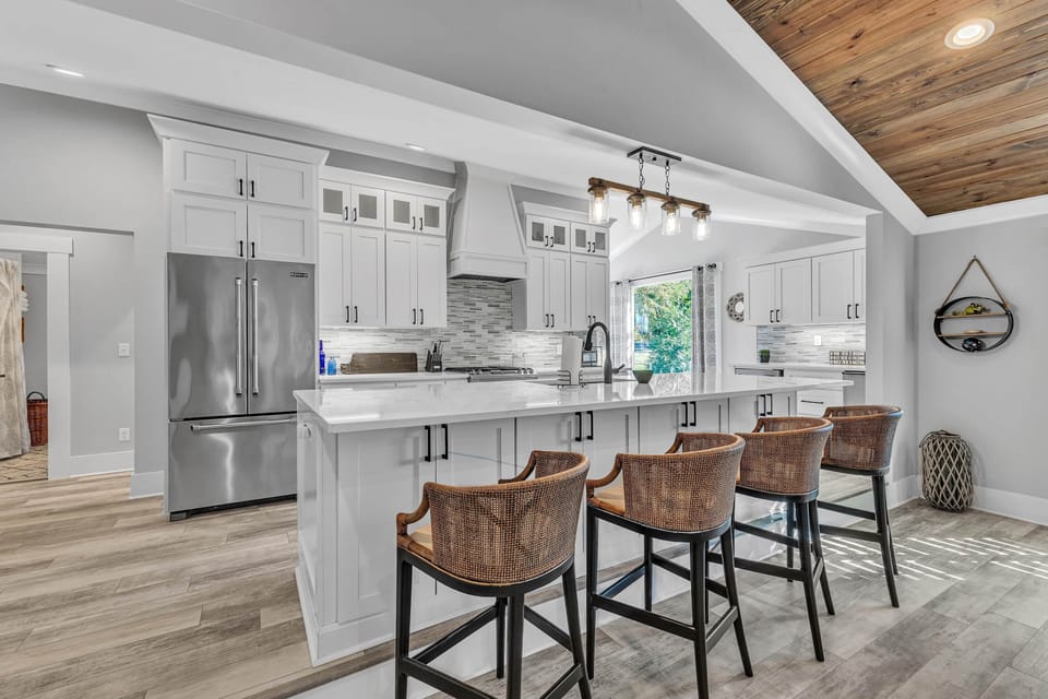 Kitchen Island w/ Seating