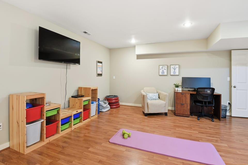 Workout area/gym and office area.