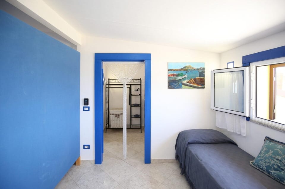 House | 5 bedrooms, bed sheets